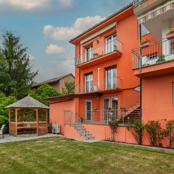 Casa Rafanelli - Monforte d'Alba, Vineyard Views, Panoramic Garden, EV Station & Bike Storage, hotel em Monforte dʼAlba