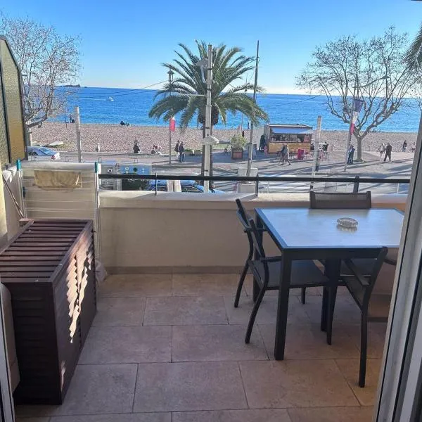 Studio vue mer, отель в Фрежюсе