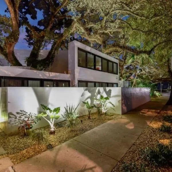 Las Olas Hammocks Unit 2 By Dream Vacation, hotel in Fort Lauderdale