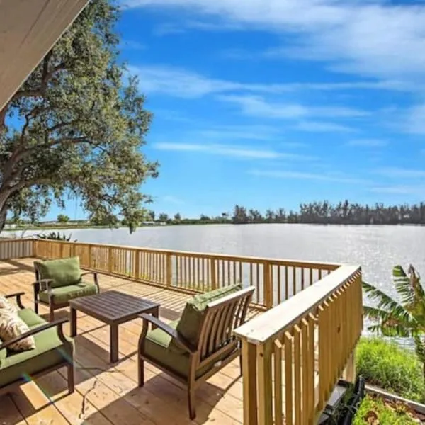 Lake house unit 1 by Dream Vacation, hotell sihtkohas Davie