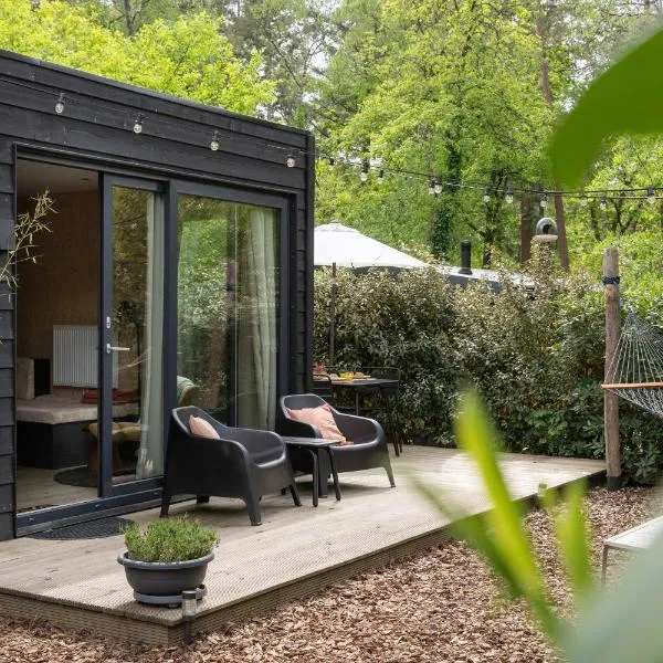 Nunspeet में, होटल Ultiem ontspannen in luxe en design ingericht Tiny house Onyx in bosrijke omgeving