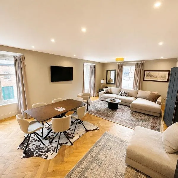 Romeo's Arch - 3BR Luxury Apartment, Heart of Town, Parking, hotell sihtkohas Stratford-upon-Avon