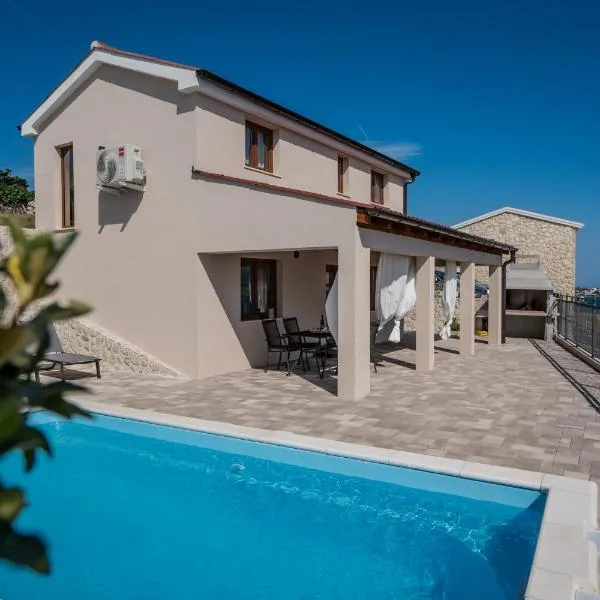 Villa Kamia with private heated pool and electric vehicle adapter, Hotel in Zubovići
