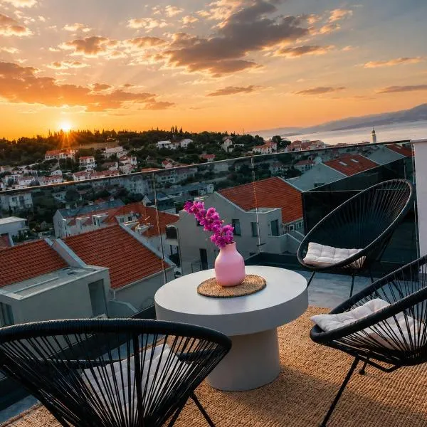 Modern Sunset Sea View Apartment with Large Terrace - Immortelle, hotel v Sutivane