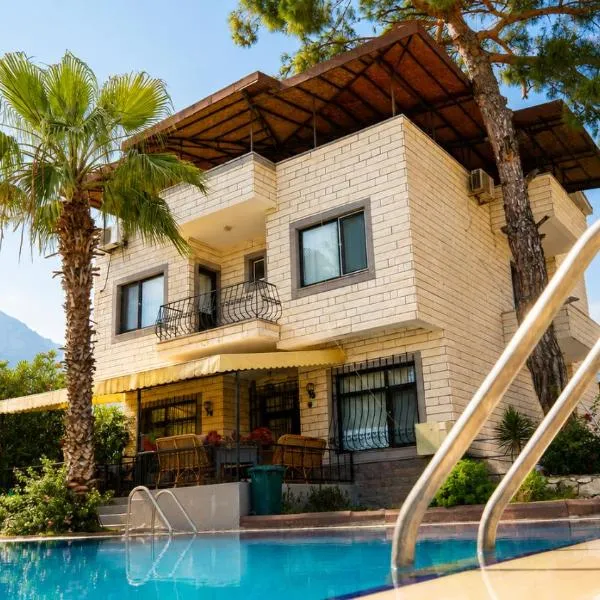 Spacious Villa with Sea and Mountain View, Hotel in Kemer