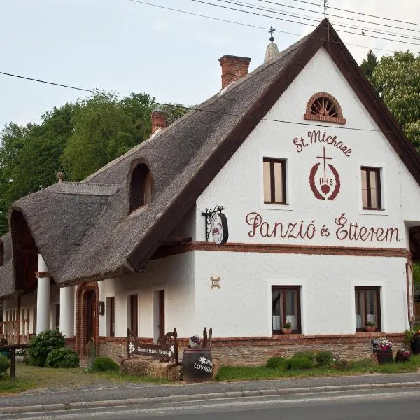 St.Michael Panzió Lovaspark – hotel w mieście Vasszentmihály