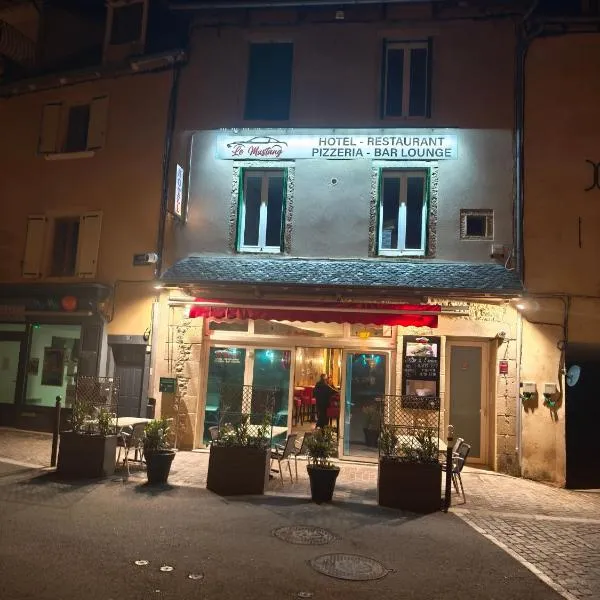 Viesnīca Le MUSTANG pilsētā Saint-Geniez-dʼOlt