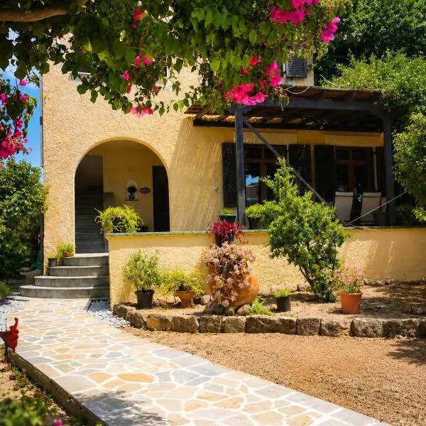 Billy's Place، فندق في ايجينا تاون
