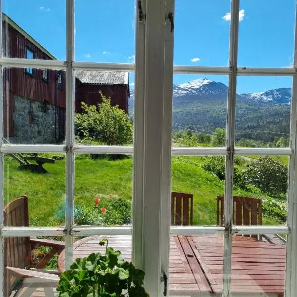 Staurset gård, hotel in Mittet