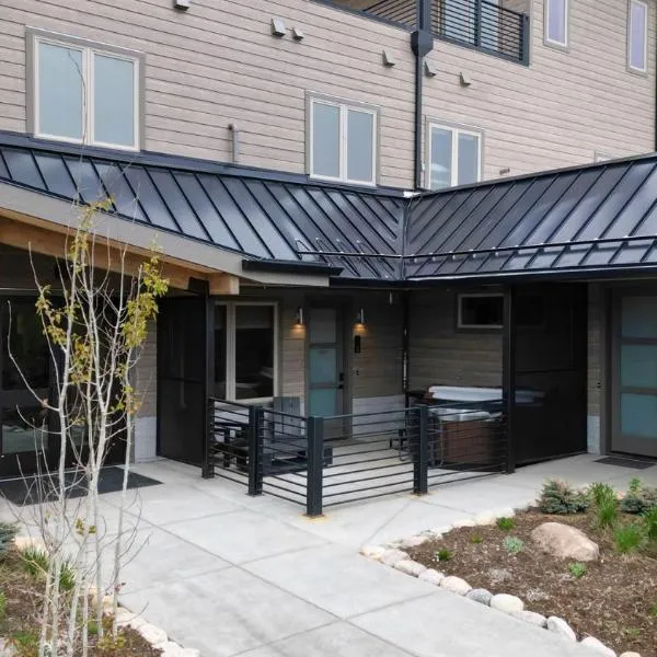 Hot Tub Steps to Dining and Ski Shuttle, hotell i Winter Park