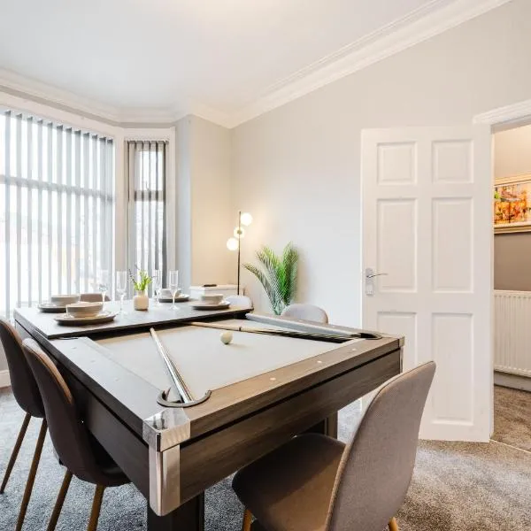 Modern 3BR Stay for 8 - Easy City Access - Free Parking – hotel w Manchesterze