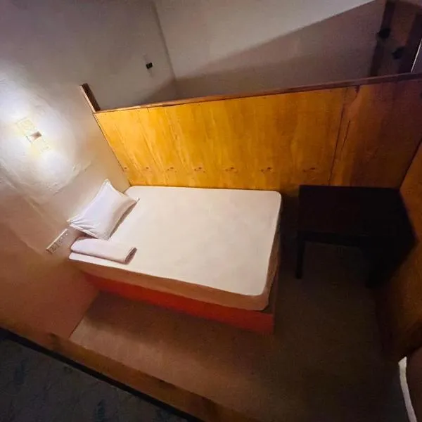 AAA Happy Hostel, hotel a Arugam Bay