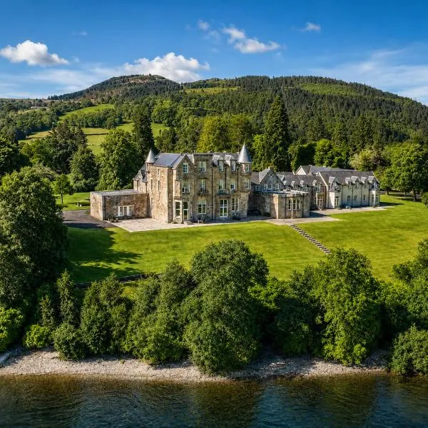 Lomond Castle Penthouse, hótel í Luss