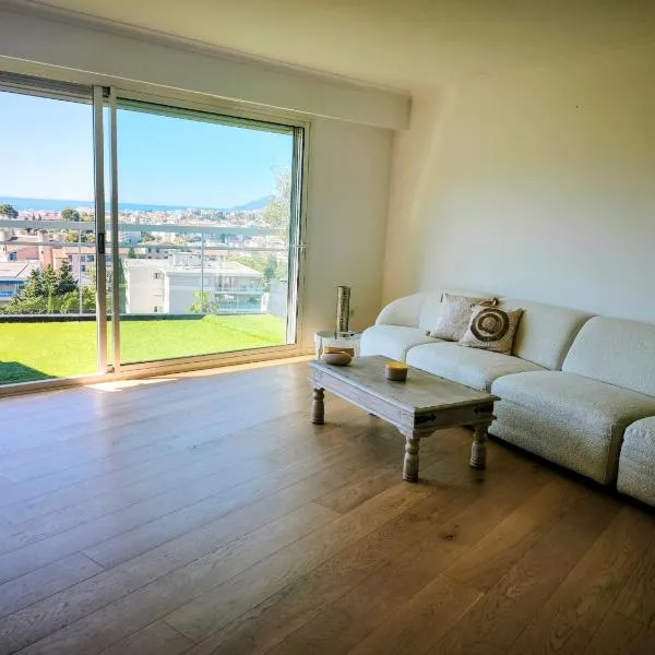 Appartement 2 chambres vue mer, hotel i Le Cannet
