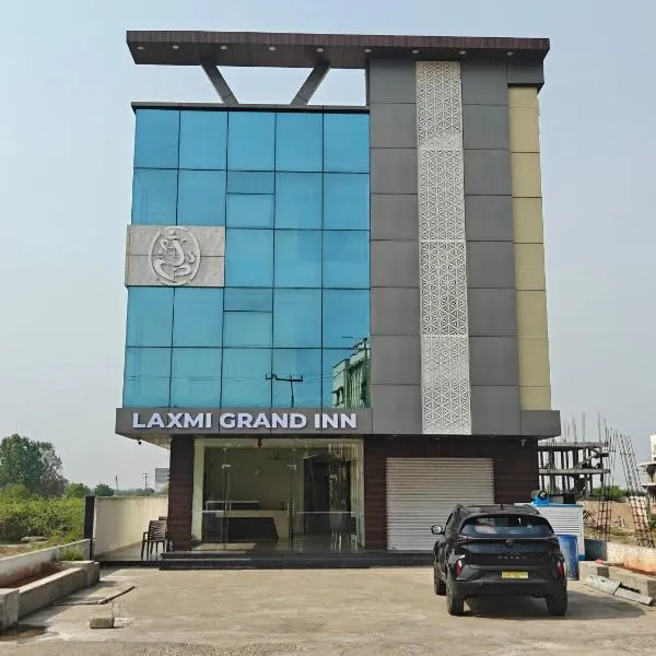 Laxmi Grand Inn, hotel din Bāsar