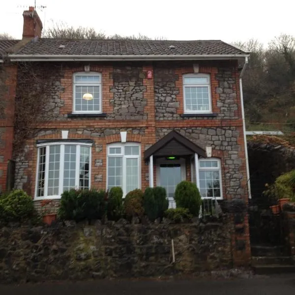 Stunning coastal cottage, хотел в Worle