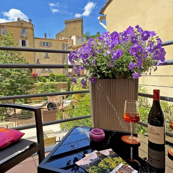 L'AMARILYS chambre d'hôte au coeur du village, terrasse avec vue sur le château, hotel in Châteauneuf-du-Pape