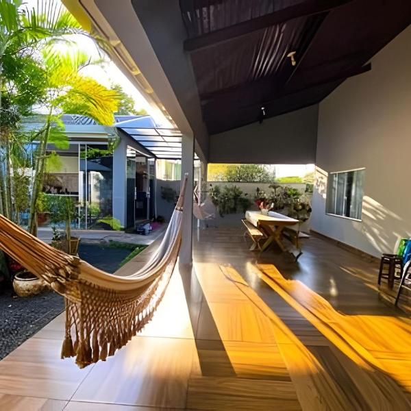 Casa Familiar com Piscina – 1 Suíte e 2 Quartos