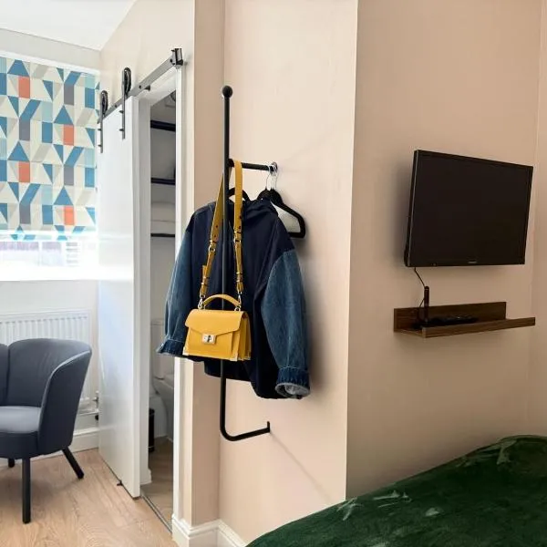 Micro Room for 2 | Easy Access to Central London, hotel sa London