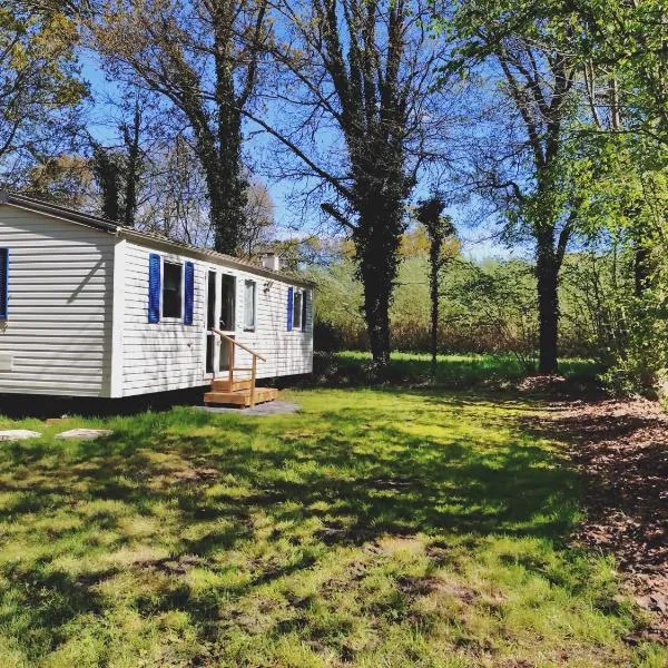 Hébergement nature en mobile home vintage sur camping municipal sans drap, hotel en Treffieux