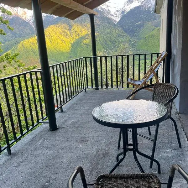 Guesthouse in Lankhvri, hotel u gradu 'Mestia'