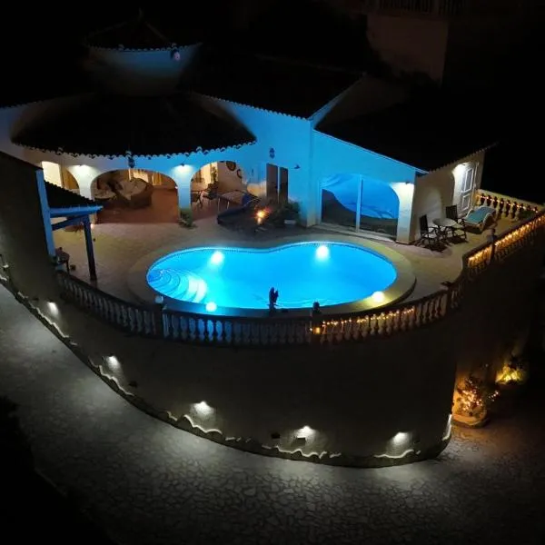 CASA BELLE VUE sea view & private pool: Cumbre del Sol'da bir otel