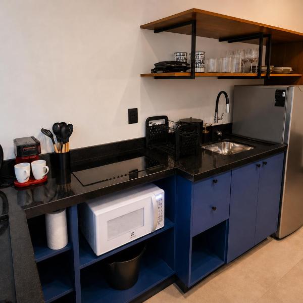 Studio Moderno e Novo - Cozinha Completa, Ar Condicionado e Wifi - Rápido Acesso ao Centro - Foto 4