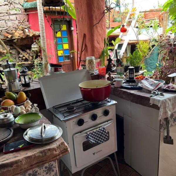 CASA DE RETALHOS Boutique Albergue, casaril histórico, com 5 suítes individuais e cozinha coletiva, no coração da vila de Igatu-Ba, que preserva fortes traços culturais da época do garimpo, venha viver uma experiência única! - Foto 5