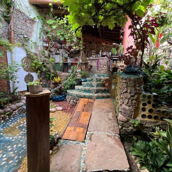 CASA DE RETALHOS Boutique Albergue, casaril histórico, com 5 suítes individuais e cozinha coletiva, no coração da vila de Igatu-Ba, que preserva fortes traços culturais da época do garimpo, venha viver uma experiência única! - Foto 4