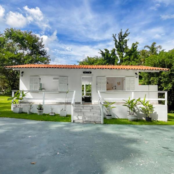 Casa aconchegante cercada pela natureza