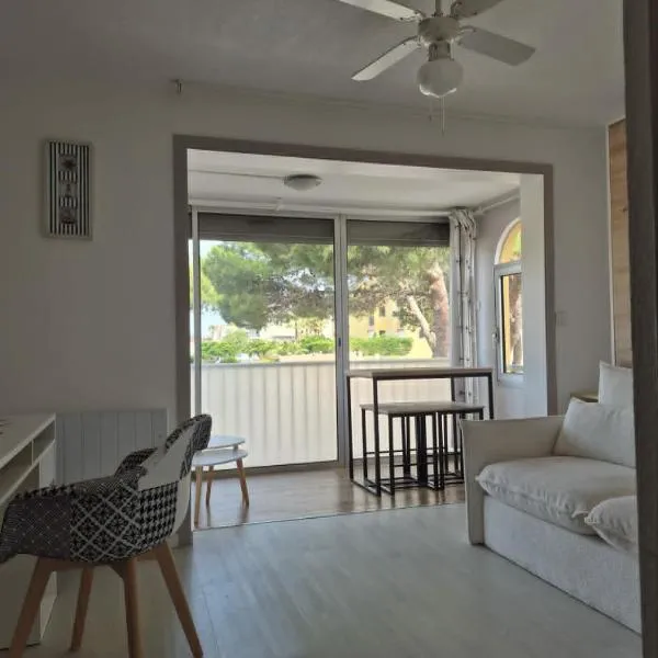 Un cocon optimisé, Studio Cabine pour 4 personnes, hotell i Gruissan