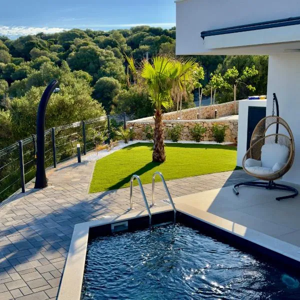 Bellord Lun, Private Heated Swimming Pool with Panoramic Sea View, ξενοδοχείο σε Lun