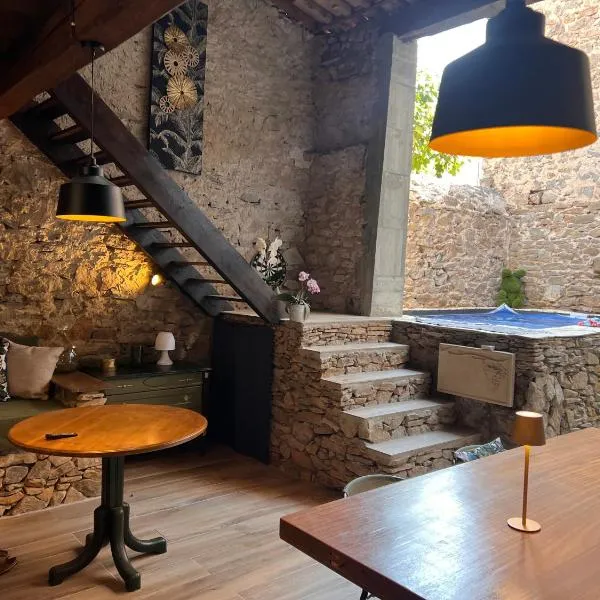 Suite parentale avec un petit salon, ξενοδοχείο σε Homps