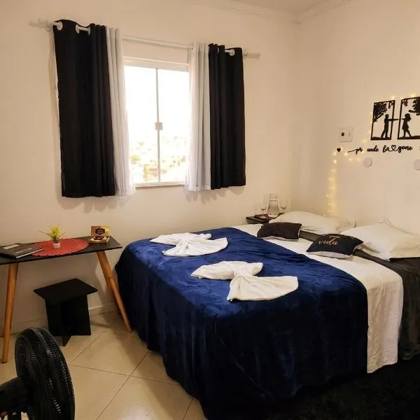 Quarto Casal Elegance Banheiro compartilhado Tela TV YouTube Apps Pousada Tijucas Lua encantada, hotel v destinaci Tijucas