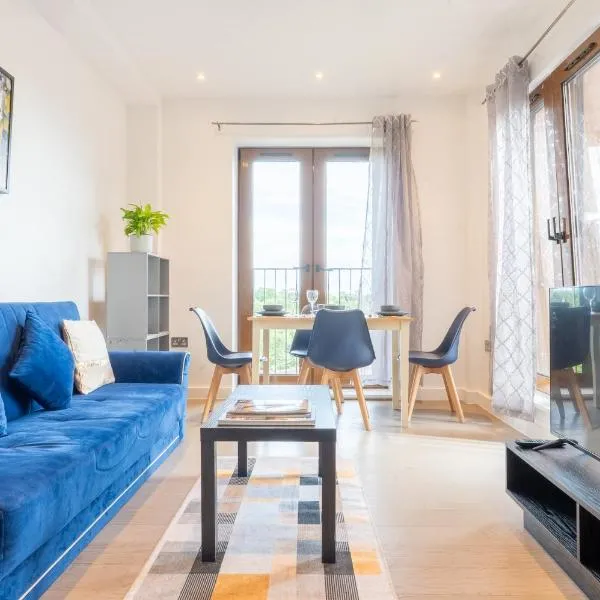 Skyline Luxe Two Bedroom Apartment, Hotel in St Albans