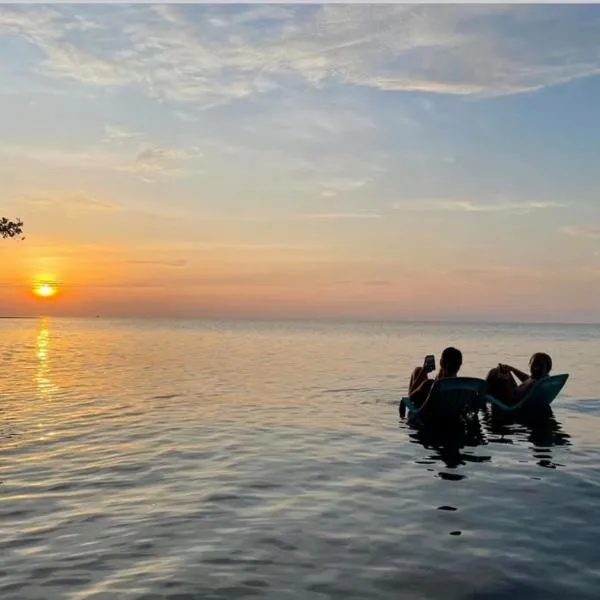 Borbon's Treehouse By the Sea, hotel sa Mambajao
