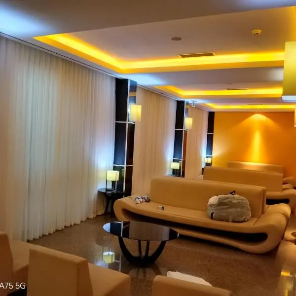 Polly Hotel Saurimo โรงแรมในเซาริโม