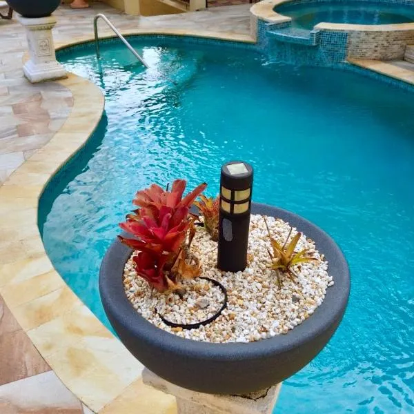 Paradise Place Apartments, hotel di Mount Irvine