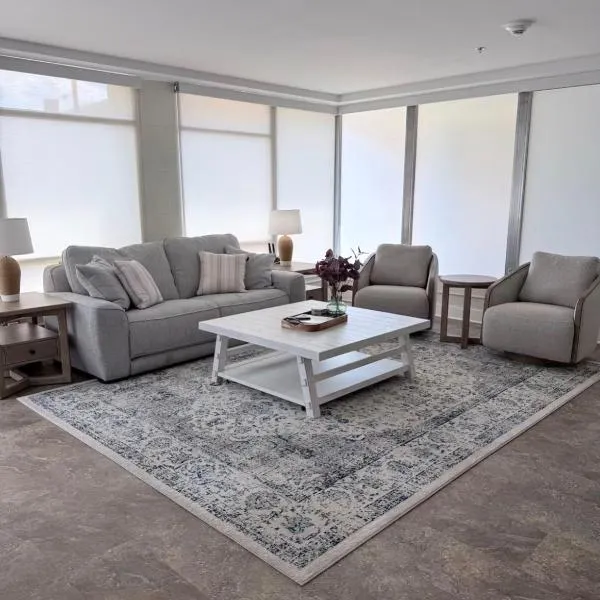 Newly renovated Apartment with King Bed and Free parking, מלון ברואנוק