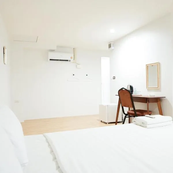 Snap Sukhumvit 1 - BTS Nana, hotel in Makkasan