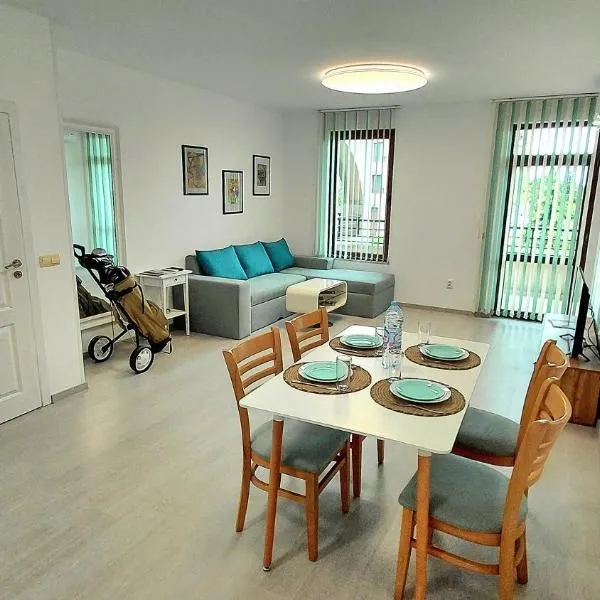 Luxury Lighthouse Golf Apartment, hotel i Balchik