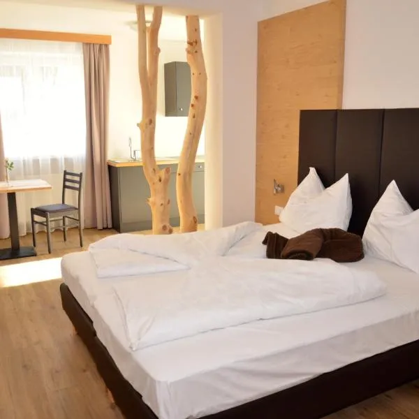Guesthouse Dolomiten, hotel v destinácii Egna