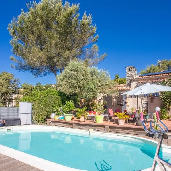 Appartement le Patio avec piscine, Hotel in Bormes-les-Mimosas