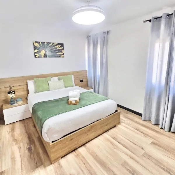 Comfort Stay-Private Apartment Near Barcelona, Airport, hótel í CornellA de Llobregat