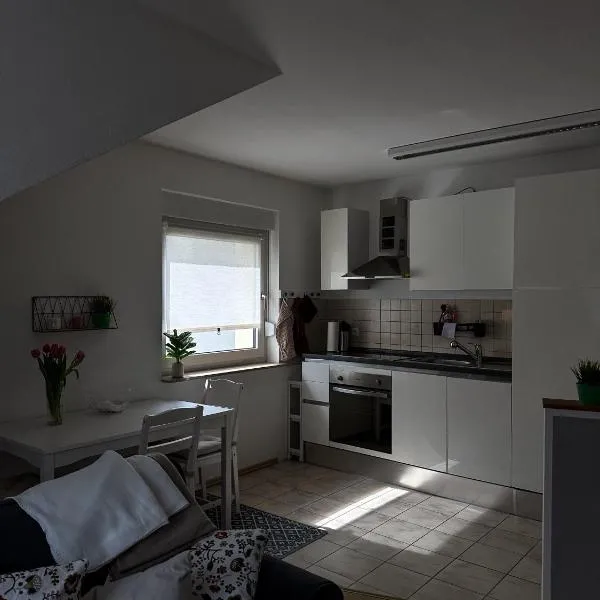 Gemütlich unterm Dach, hotel v destinaci Baunatal