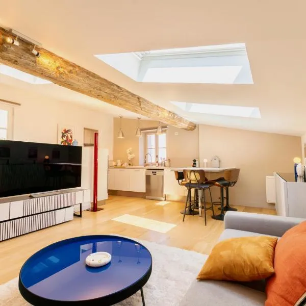 Duplex de charme avec 2 Chambres, Climatisation & Parking en Centre-Ville, hotell i Bordeaux