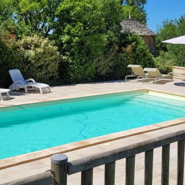 Charmant gîte en pierres, hotel u gradu 'Saint-Jean-de Laurs'
