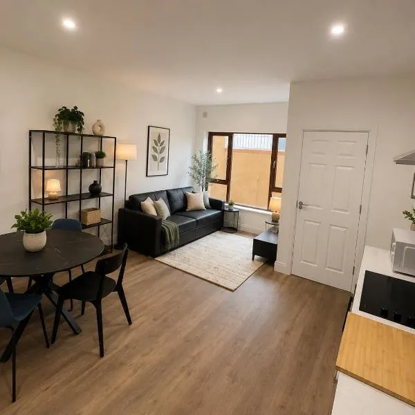 Brand New Stylish Apartment in Clifden Town Centre, Hotel in Clifden