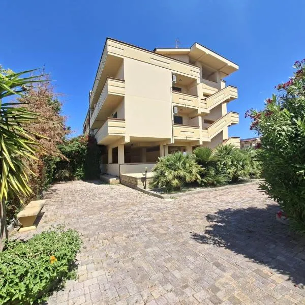 Magico Apartments - 450m dalla spiaggia, hotelli kohteessa Capo dʼOrlando