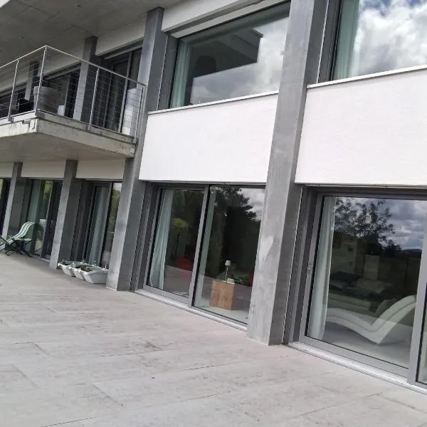 Hillfort suites, hotel Lostorf városában